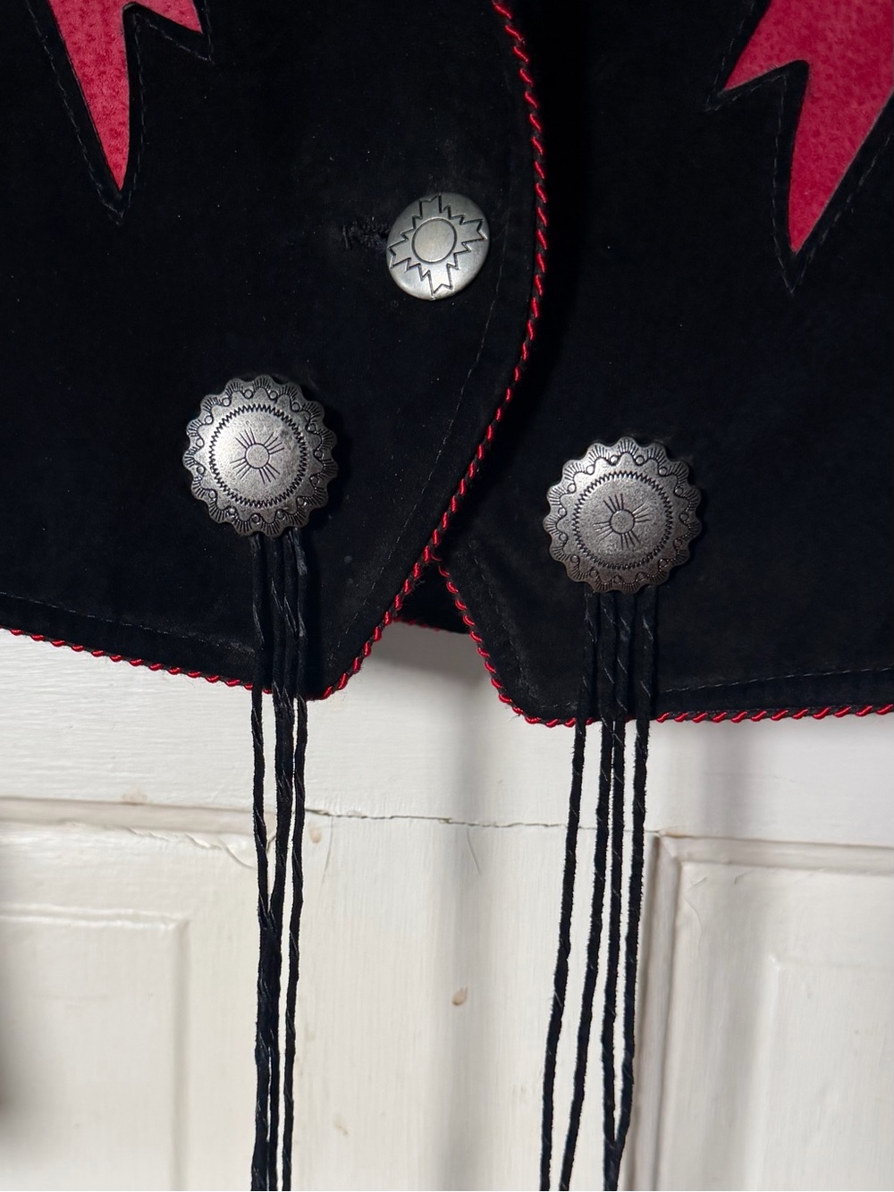 Vintage Pioneer Wear USA Black Suede Western Jacket Red Arrow Concho Studded M - Picture 8 of 8